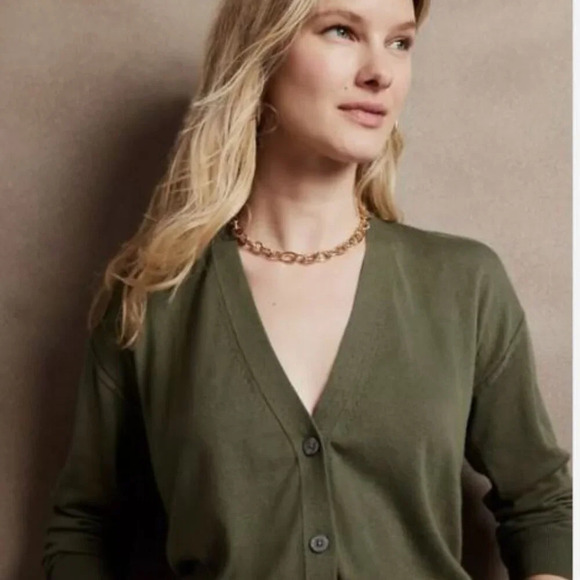 Banana Republic “Forever Sweater” Cardigan Army Green Front Button M - Picture 2 of 6